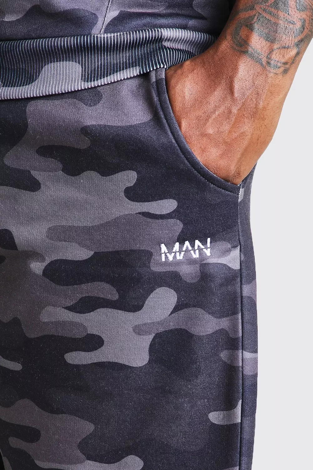 Sleeveless on sale camo hoodie