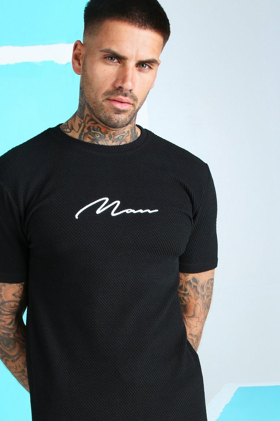 T-Shirt in Muscle-Fit mit MAN-Schriftzug und Waffelmuster, Schwarz image number 1