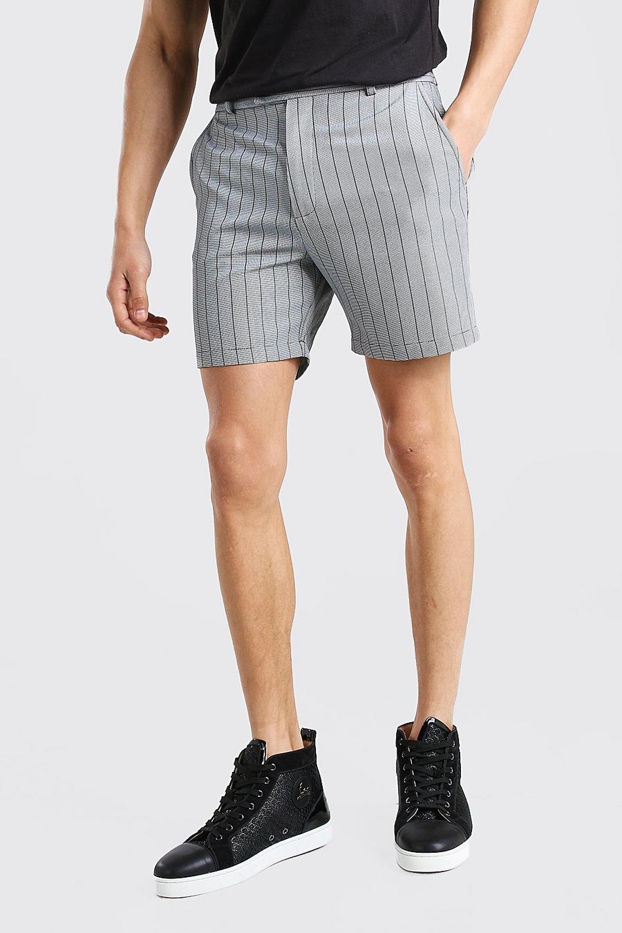 Pantalones cortos elegantes de largo medio con cintura fija a rayas, Negro image number 1