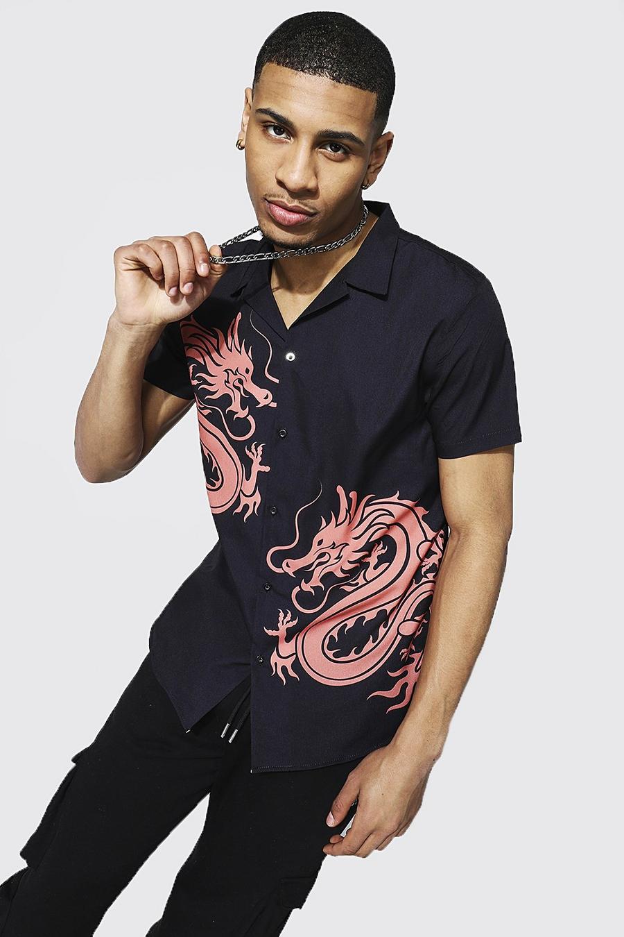 Camisa de manga corta con cuello de solapa y estampado de dragón, Negro image number 1