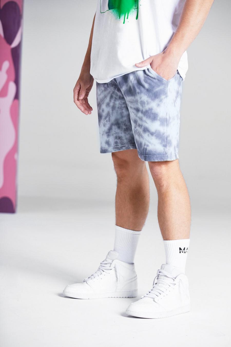 Grey Mellanlånga shorts med batikmönster image number 1