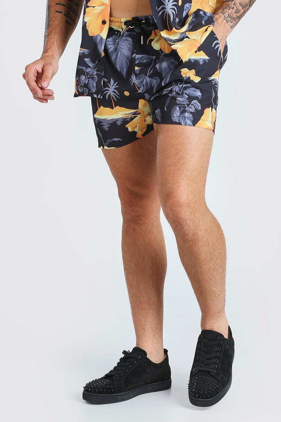 Pantalones cortos con estampado floral hawaiano, Negro image number 1