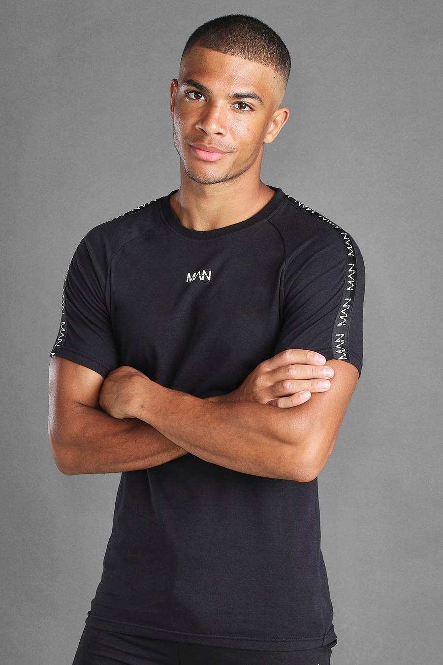 Black MAN T-shirt i muscle fit med raglanärm och kantband image number 1