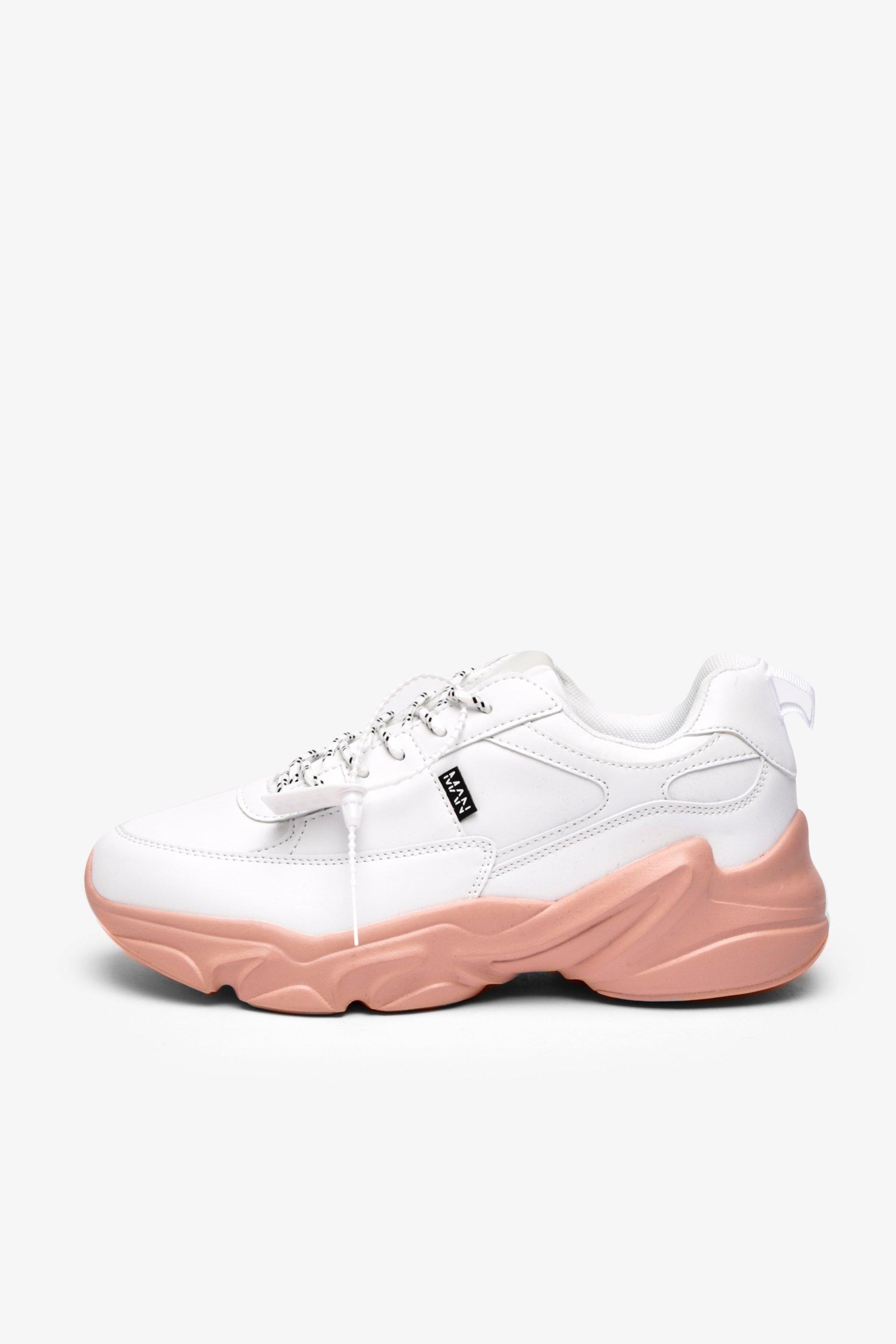 Robuste Sneaker Mit Blauer Sohle Und Man Streifen Boohoo