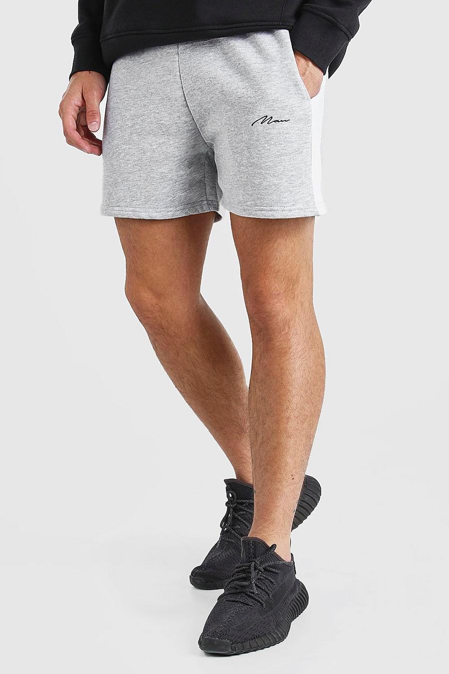 Pantalones cortos de altura media con panel lateral de punto de la firma MAN, Marga gris image number 1