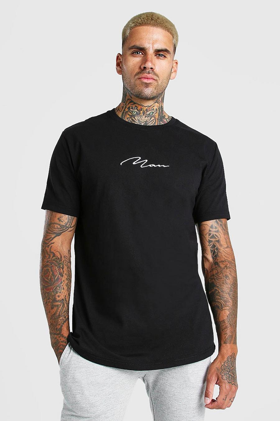Camiseta larga con bajo curvo de la firma MAN, Negro image number 1