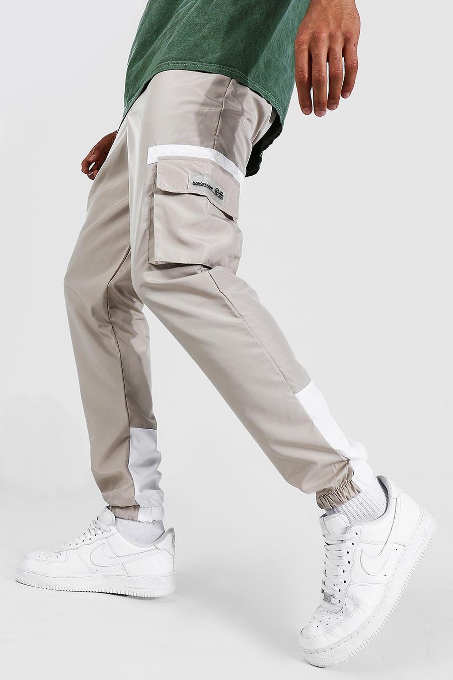 Pantaloni tuta cargo rivestiti con pannelli a contrasto ed etichetta in gomma, Pietra image number 1