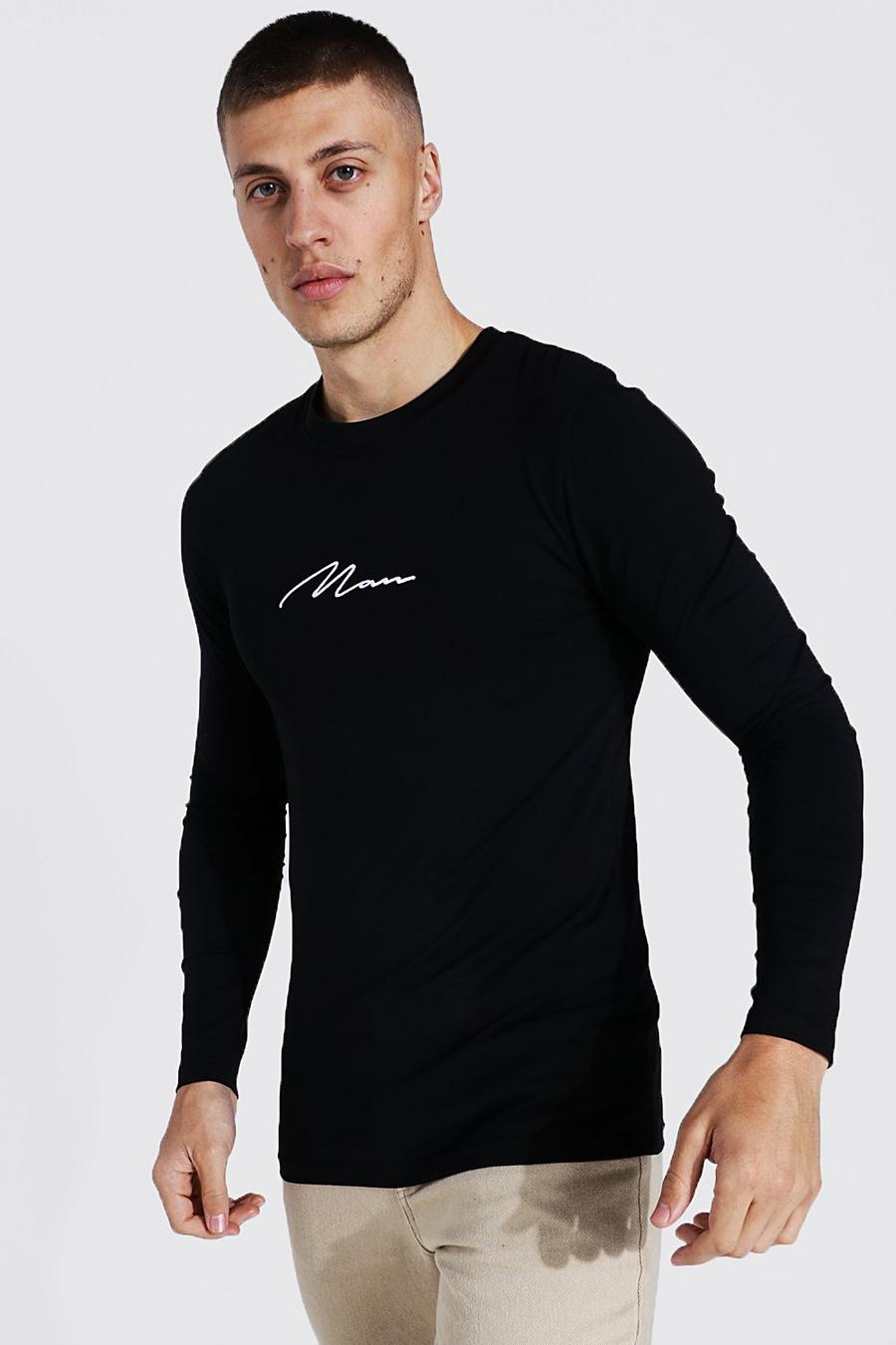 T-shirt attillata a maniche lunghe con firma Man, Black image number 1