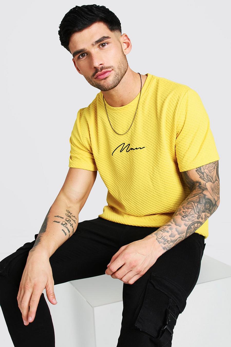 Mustard MAN T-shirt med våfflad struktur och brodyr image number 1