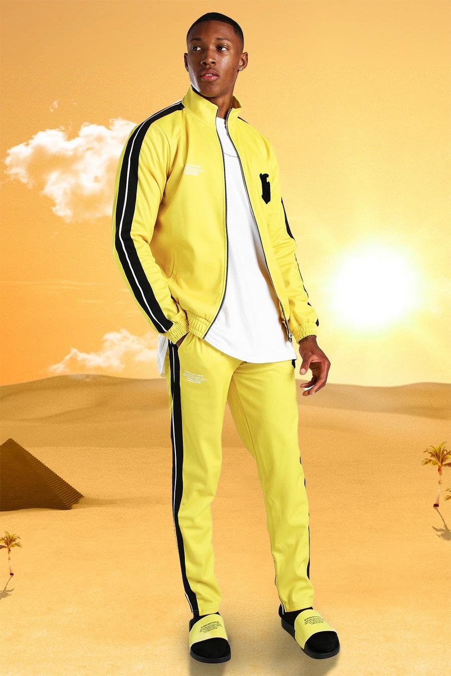 צהוב חליפת טרנינג מבד טריקו בגזרה צרה עם צווארון גבוה וסרט בצד מקולקציית Burna Boy image number 1