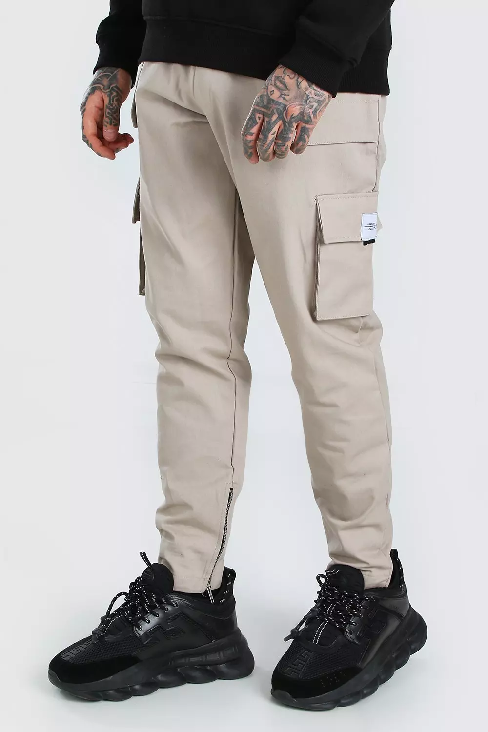 Utility pocket outlet cargo jogger pants