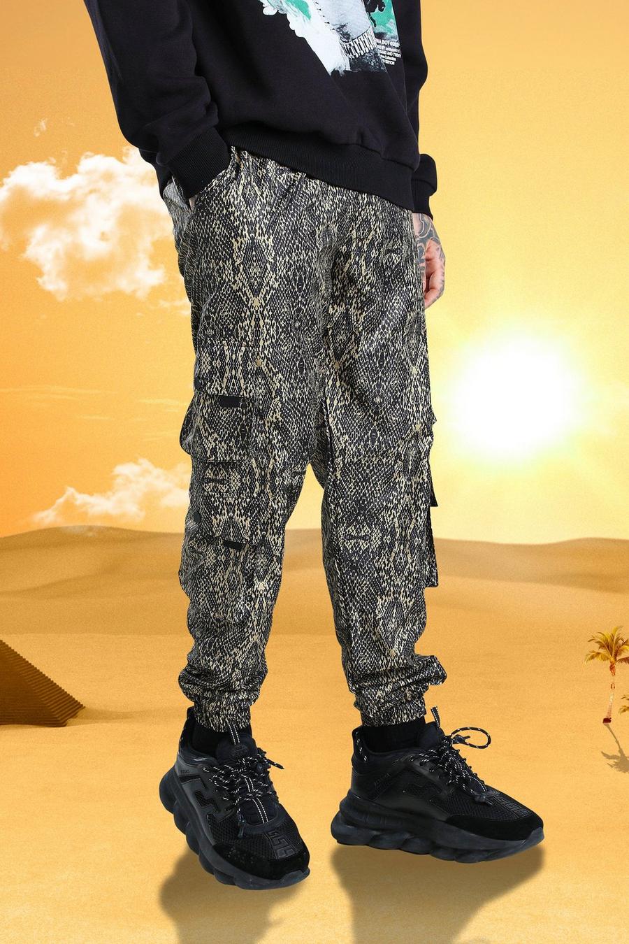 Pantalones cargo utility con estampado de serpiente Burna Boy, Marrón image number 1