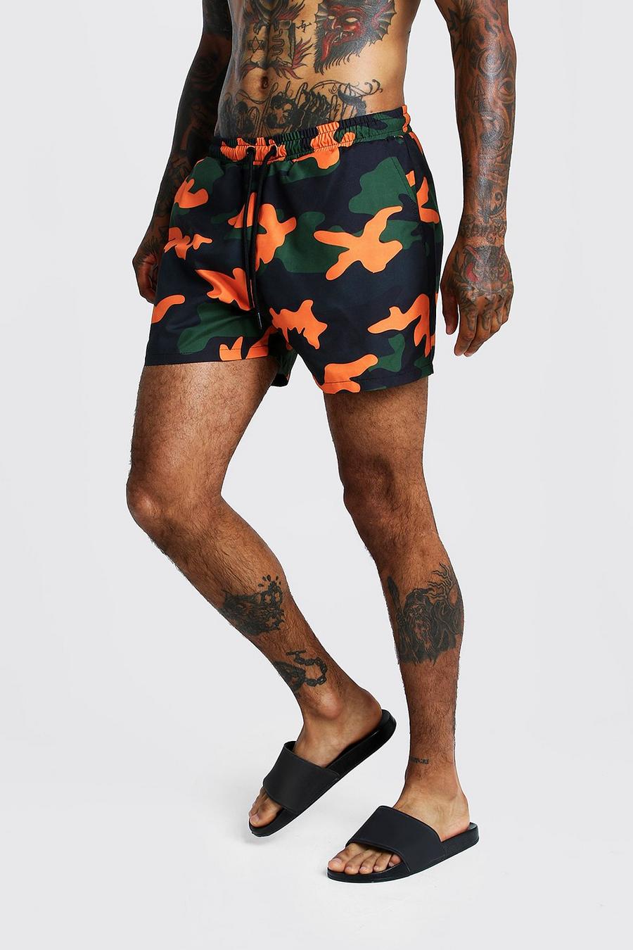 Bañador para hombre con estampado de camuflaje en naranja image number 1