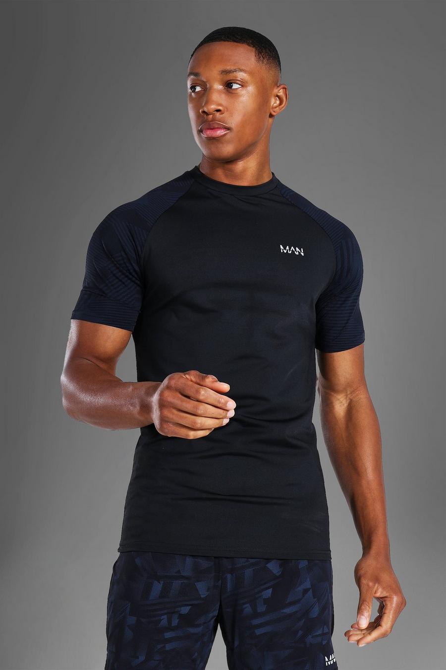Camiseta MAN Active abstracta de ranglán ajustada al músculo, Negro image number 1
