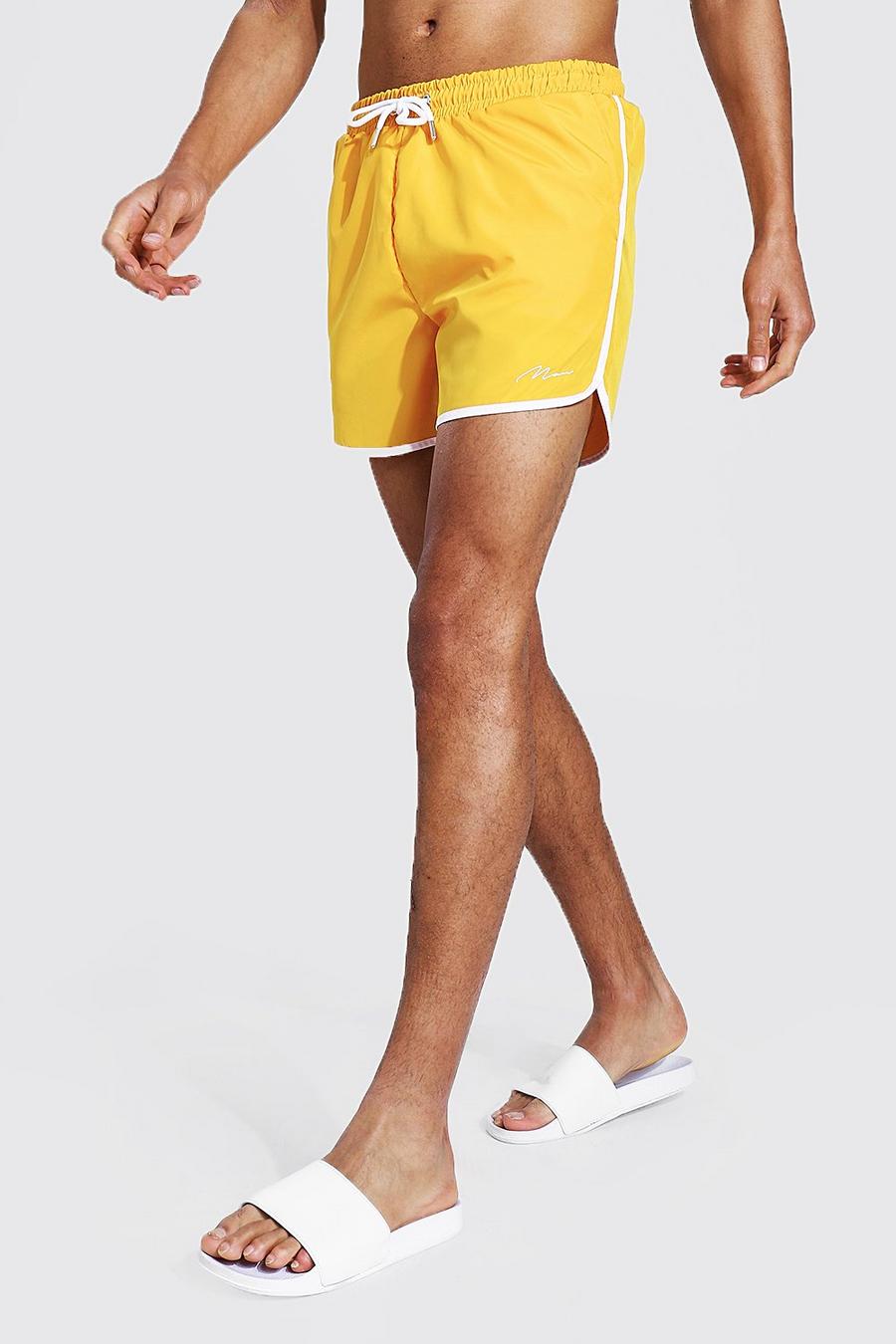 Costume a pantaloncino in stile runner con firma MAN Tall, Giallo image number 1