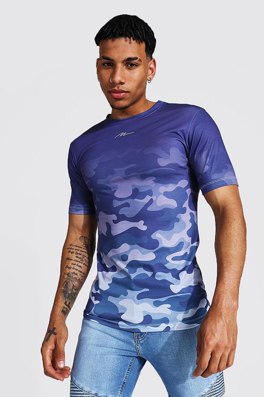 T-shirt sagomata con stampa mimetica sfumata e scritta MAN, Blu oltremare image number 1