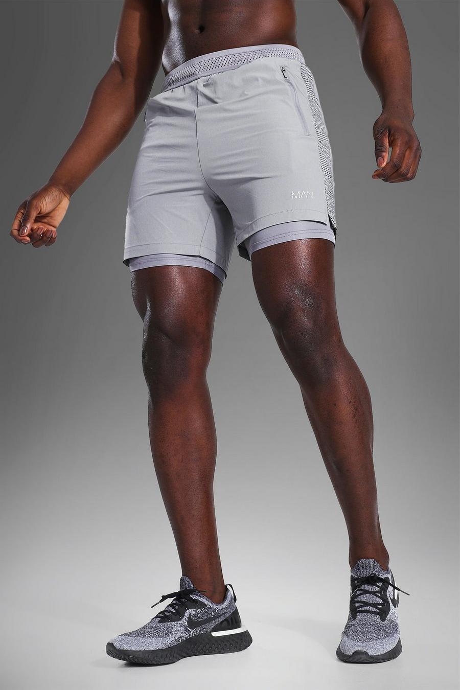 Grey MAN Active Shorts med ränder image number 1
