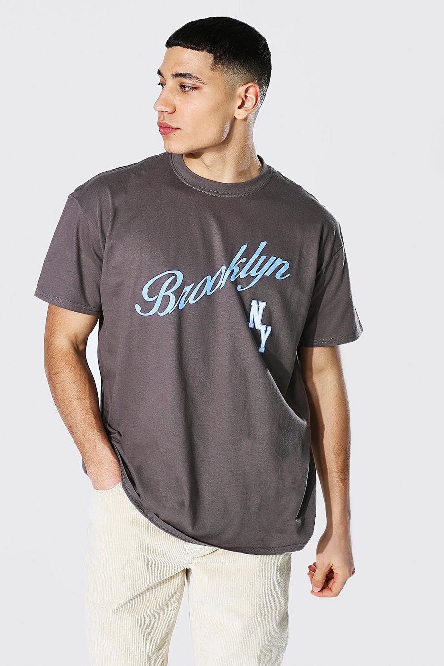 College-T-Shirt in Übergröße mit Brooklyn-Motiv, Anthrazit image number 1