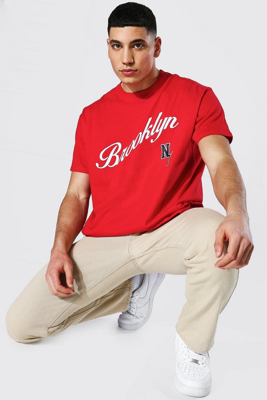 Red Brooklyn Oversize t-shirt med tryck i varsitystil image number 1