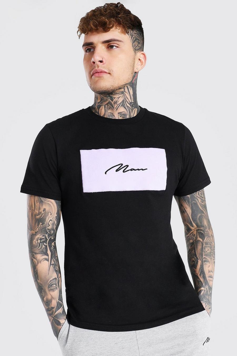 T-shirt slim fit in velour con firma MAN in un riquadro, Nero image number 1