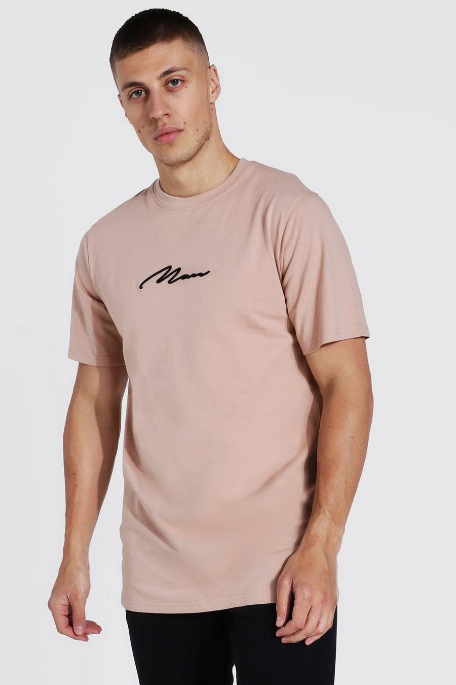 Camiseta de corte largo con firma MAN, Taupe image number 1