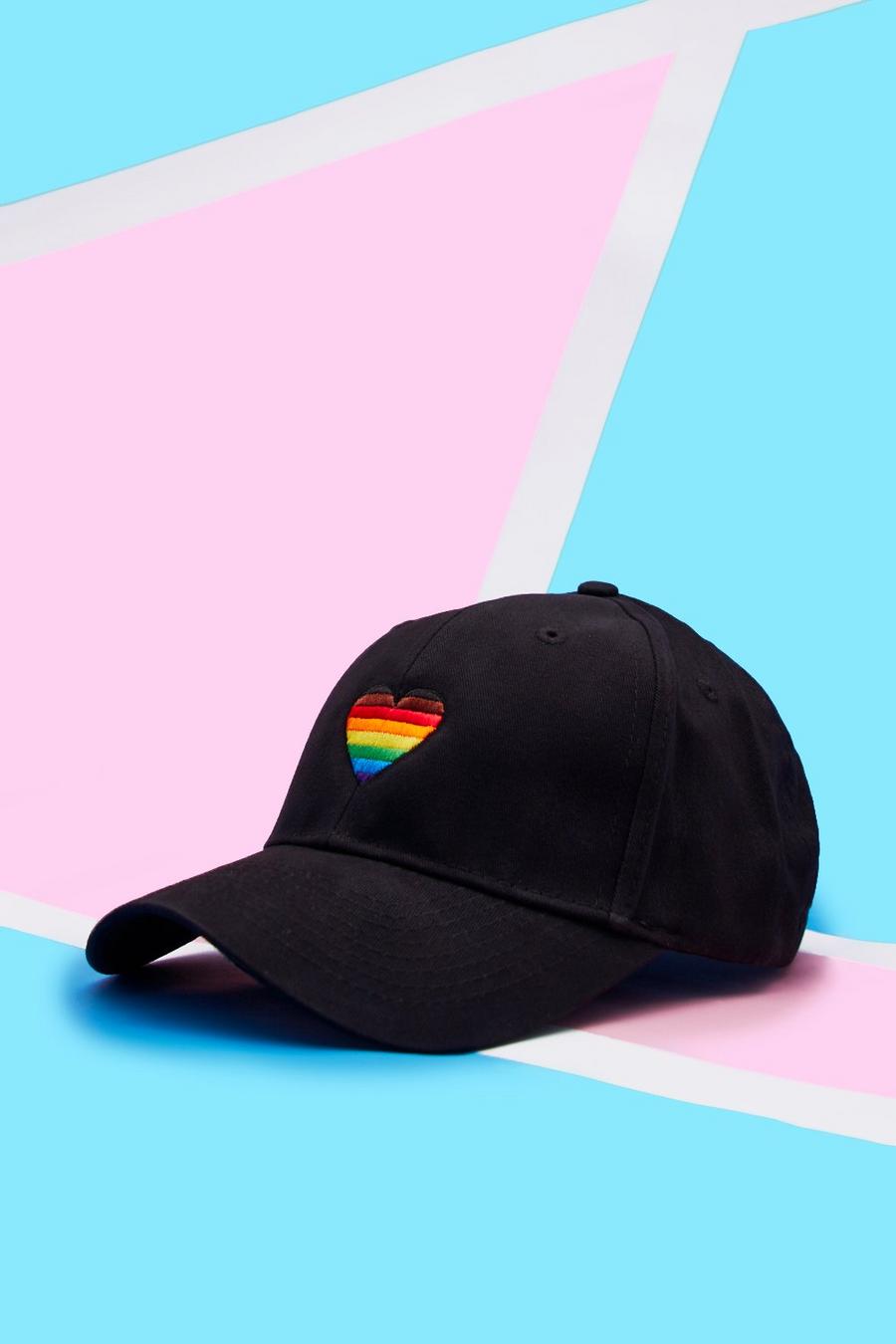 Gorra con bordado de corazón arcoíris Pride image number 1