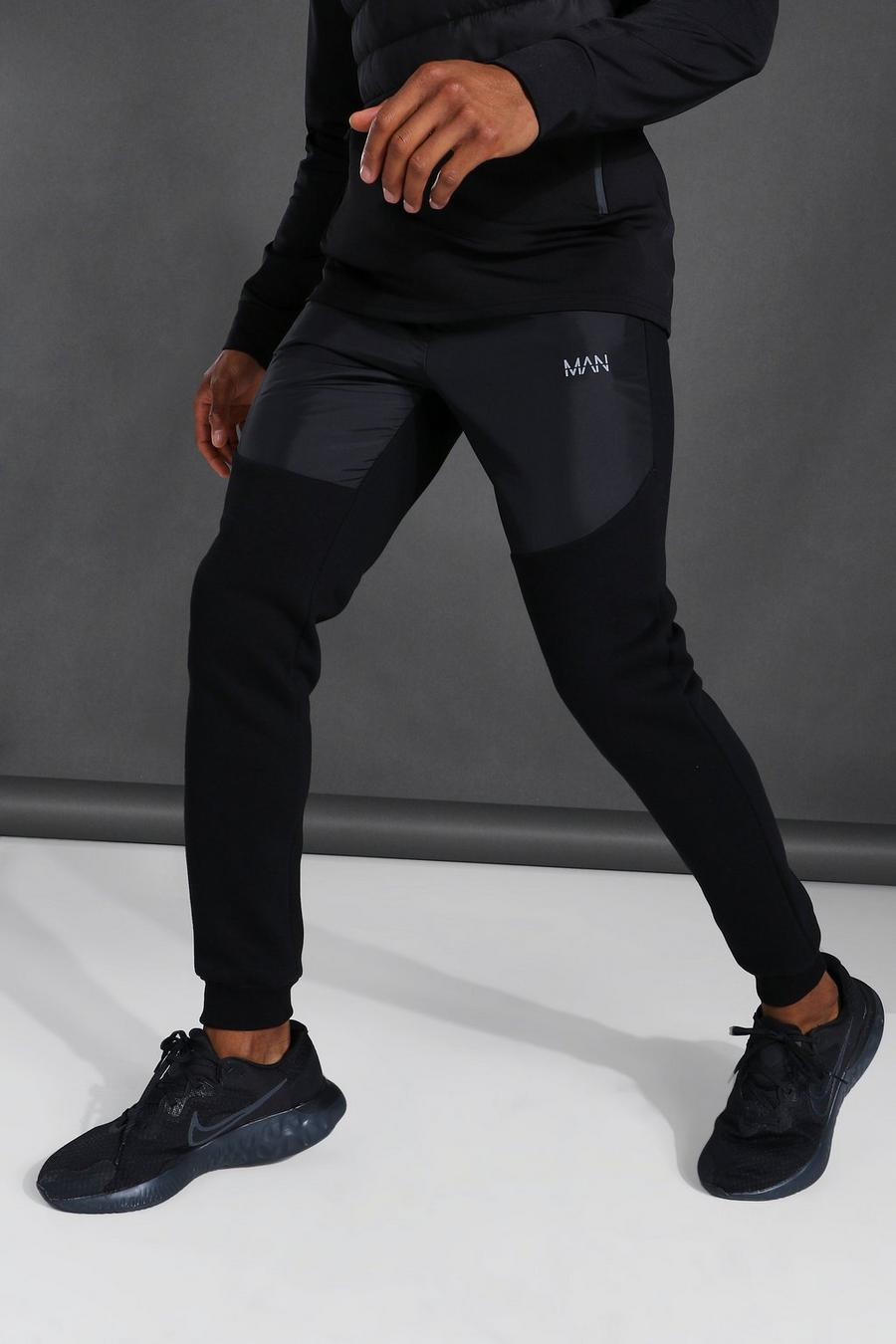 שחור מכנסי ריצה ספורטיביים עם פאנל מט Man image number 1
