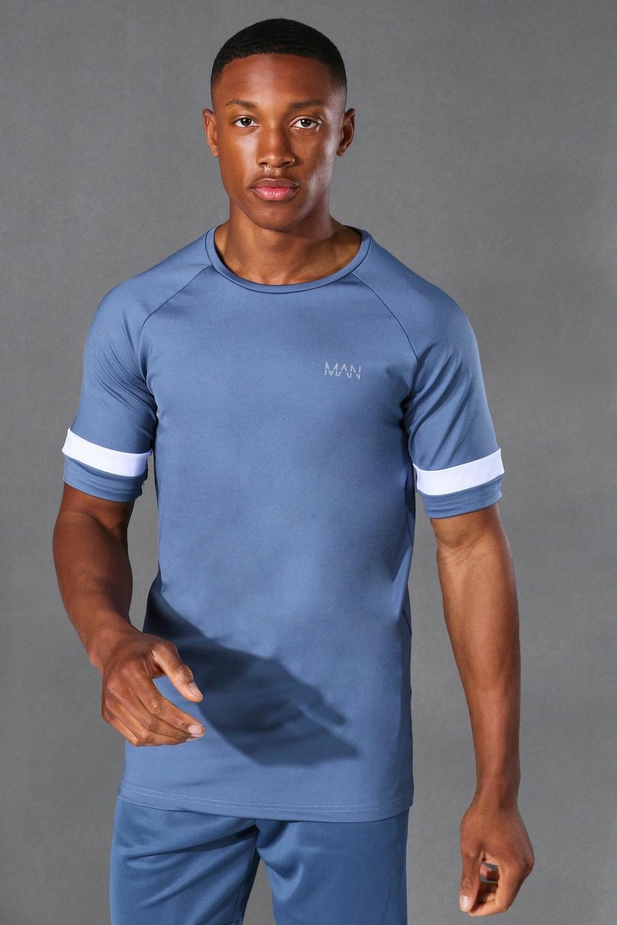 Dusty blue MAN Active T-shirt med raglanärm och ränder i kontrastfärg image number 1