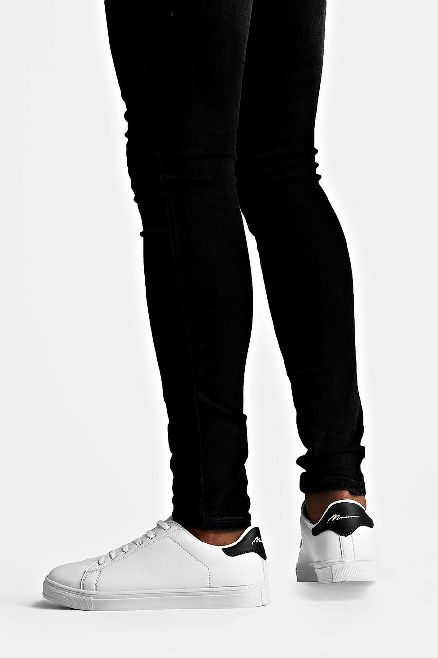 Grey Sneakers med hälpanel och snörning image number 1