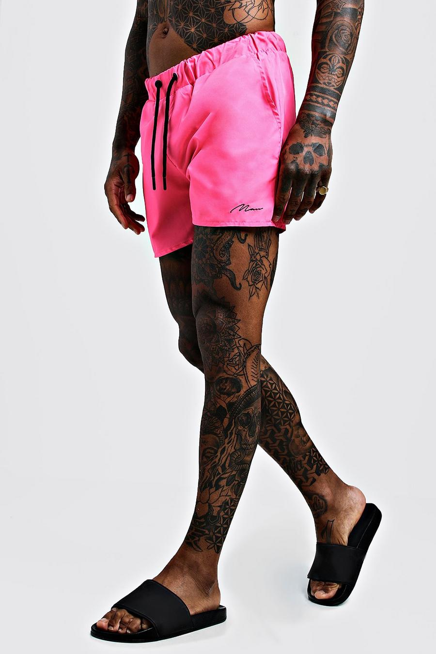 Costume a pantaloncino di media lunghezza in velour con scritta MAN, Rosa fluo image number 1