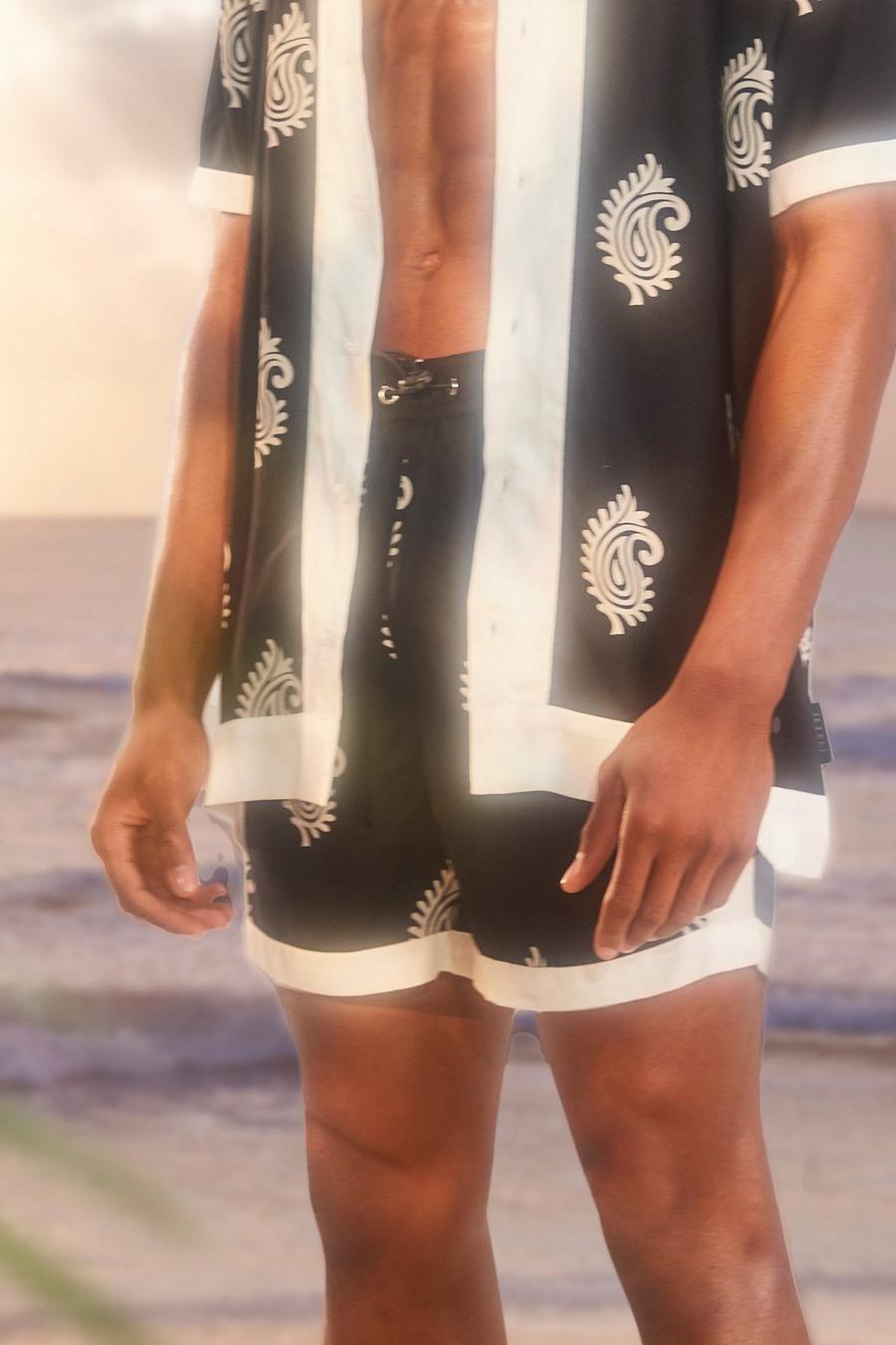 Black Mönstrade shorts i viskos med ledig passform image number 1