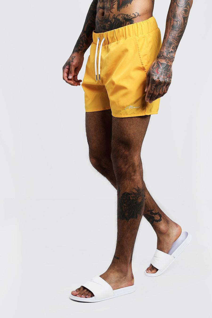 Costume a pantaloncino di media lunghezza in velour con scritta MAN, Oro image number 1