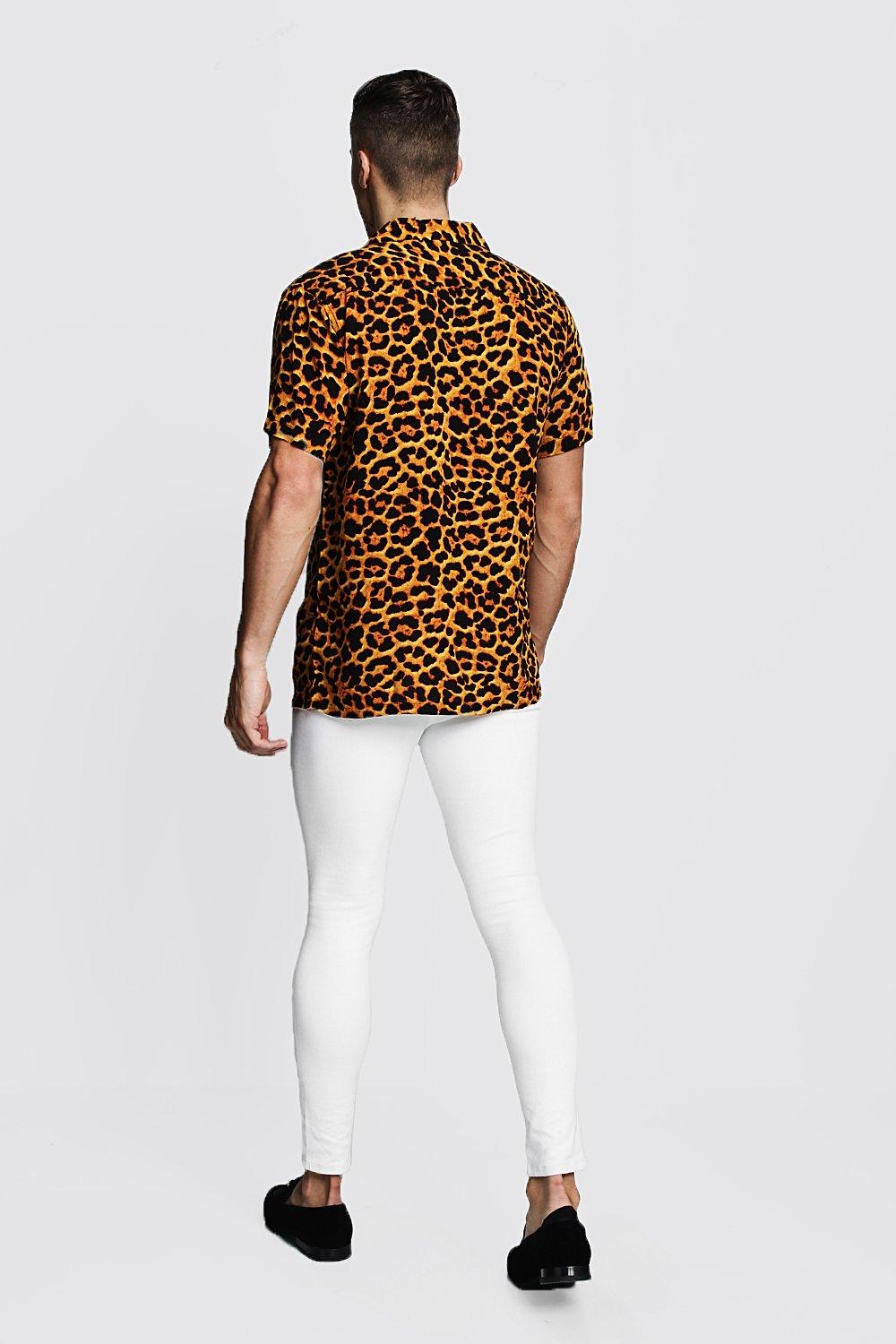 Sabor Fundador visitar Camisa de manga corta en viscosa con estampado de leopardo | boohoo