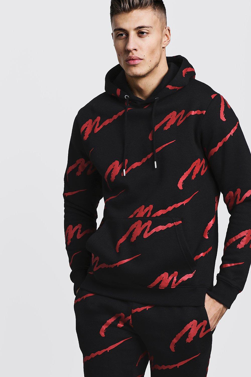 Survetement a capuche imprime MAN rouge sur l ensemble