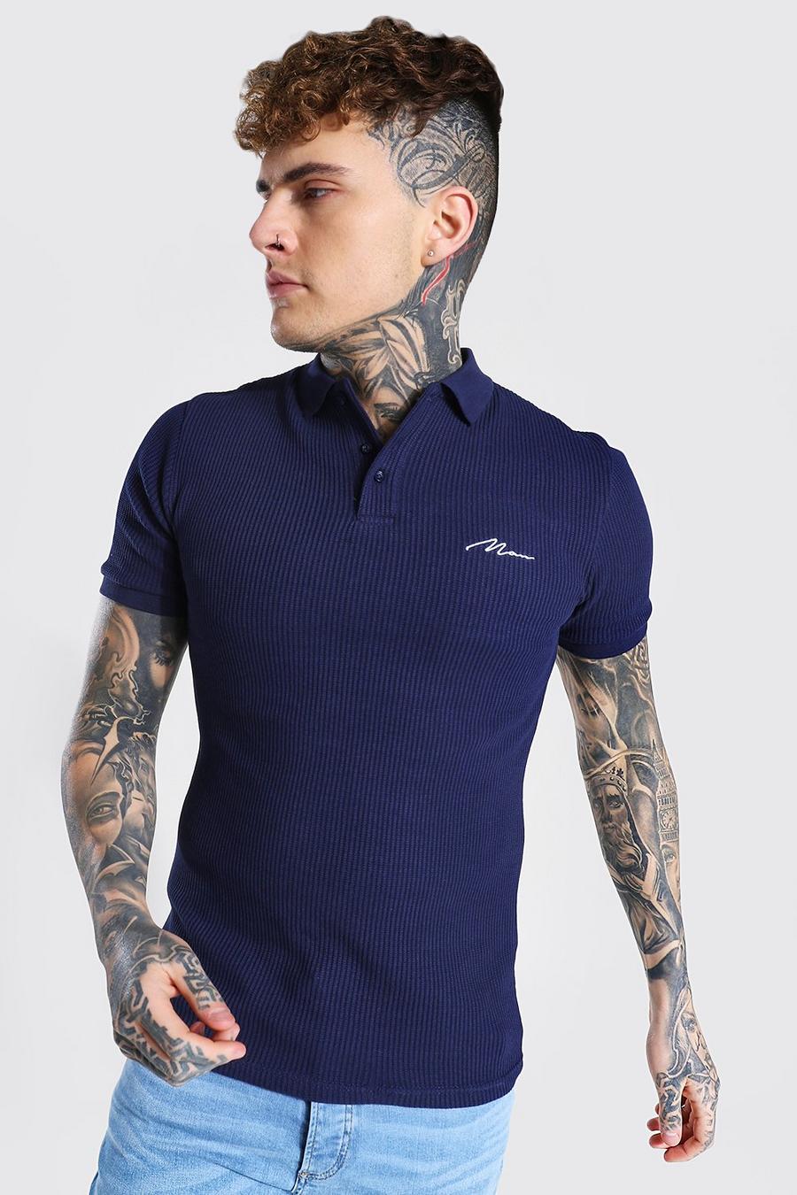 Slim Fit Poloshirt mit Waffelmuster und Man-Schriftzug, Marineblau image number 1