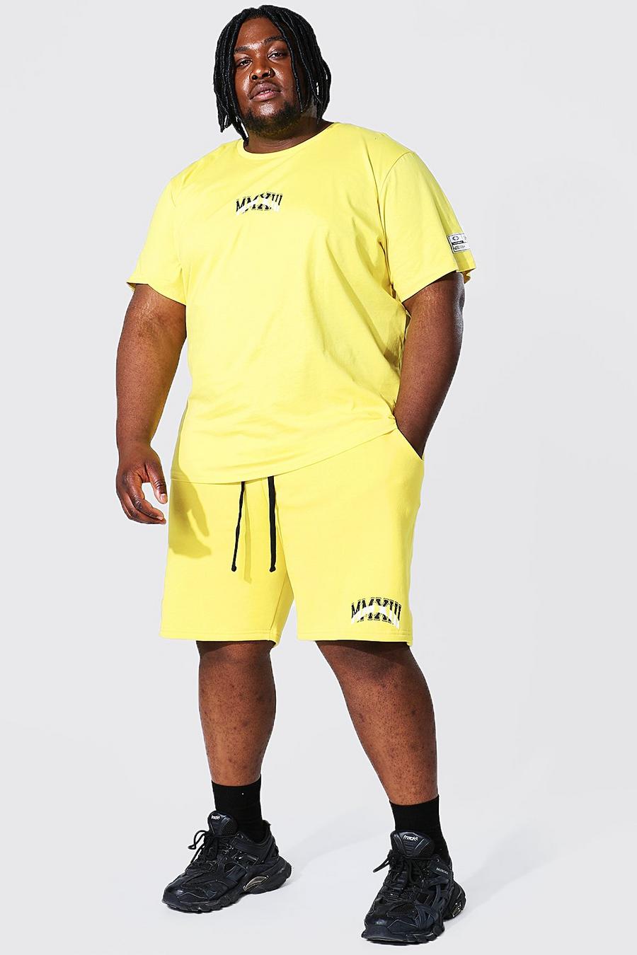 Yellow Plus - T-shirt och shorts i varsitystil image number 1