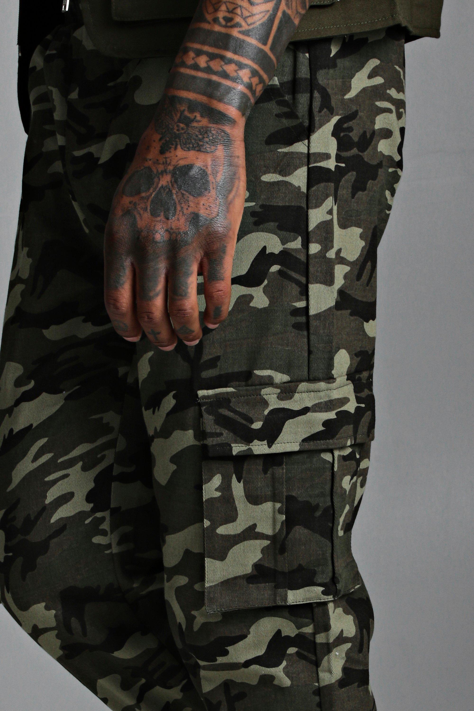 Men's woven camo store joggers