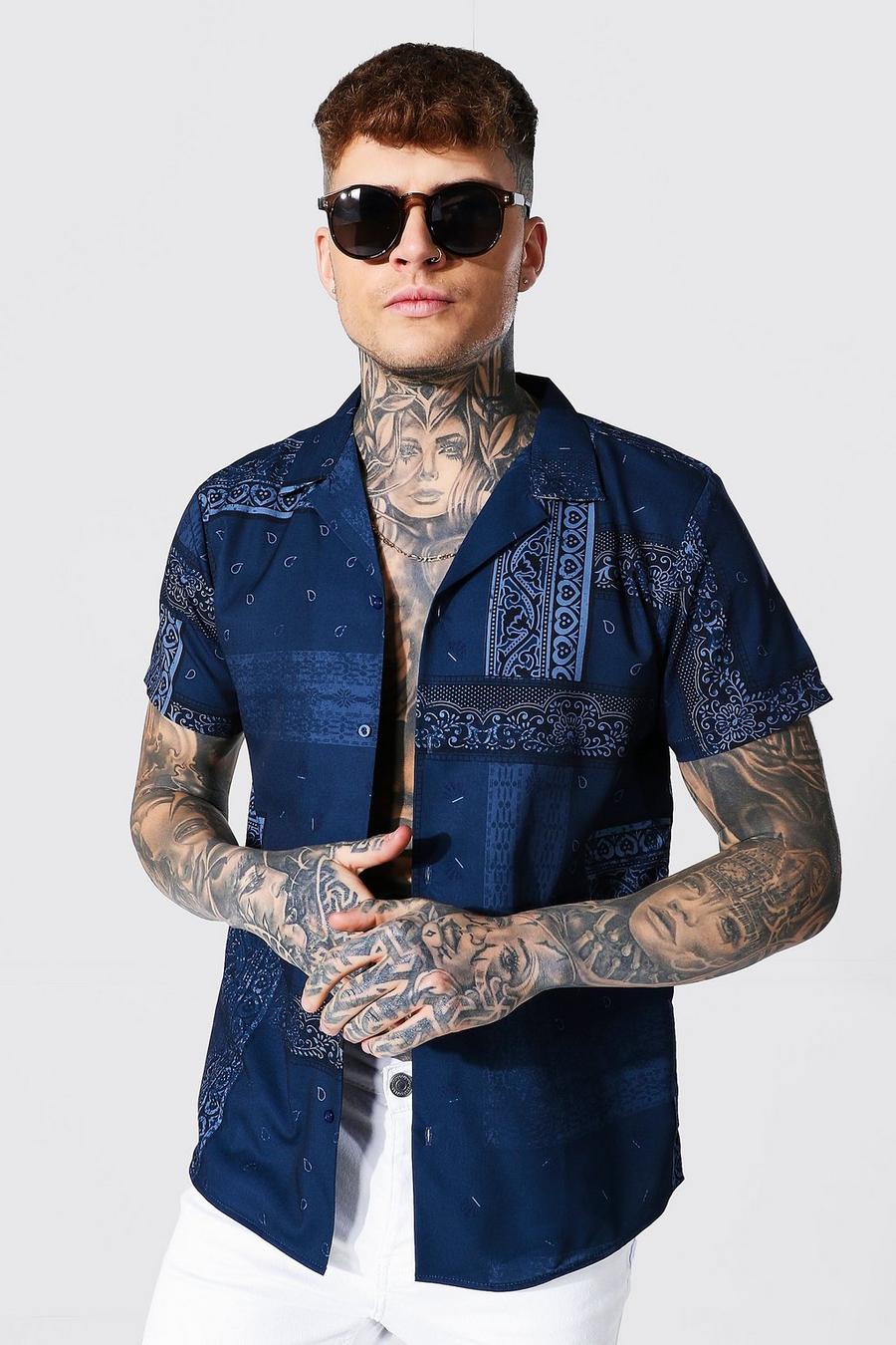 Camisa de manga corta lavada con cuello de solapa y estampado de bandana, Azul marino image number 1