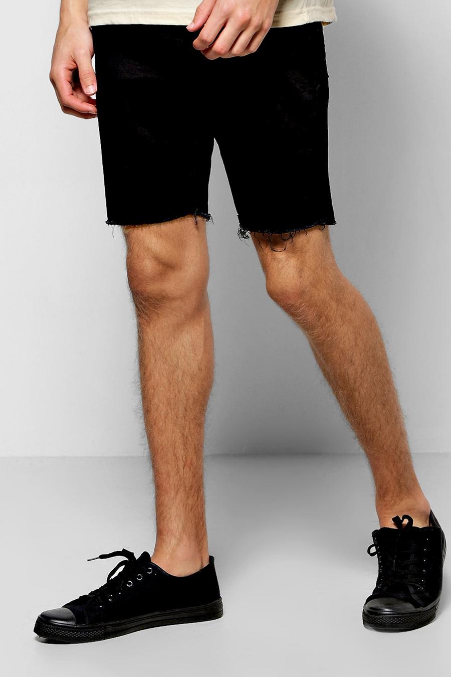 Schmal geschnittene Shorts aus Denim mit Stretch-Anteil und unversäumten Schnittkanten image number 1