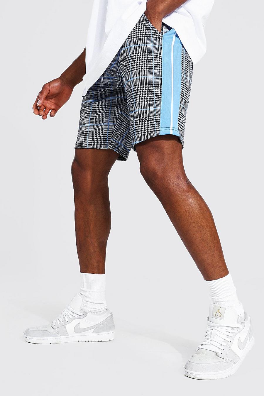 Pale blue Man Signature Rutiga shorts i slim fit med kantband image number 1