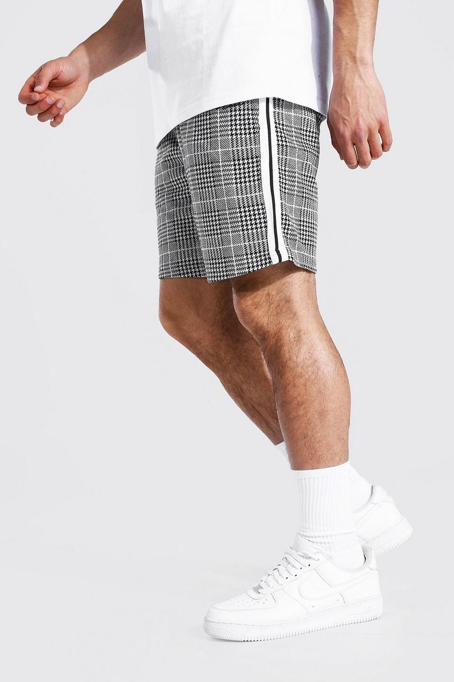 Pantalones cortos de punto de jacquard con cinta de la firma MAN, Blanco image number 1