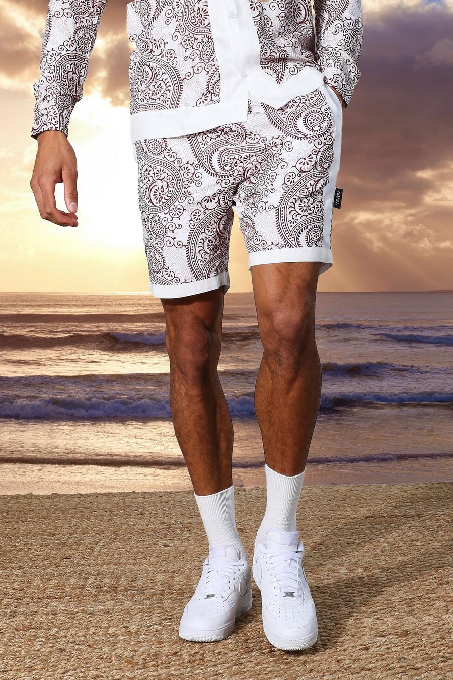 Tall Mittellange Shorts aus Viskose mit Paisley-Bordüre, Naturfarben image number 1