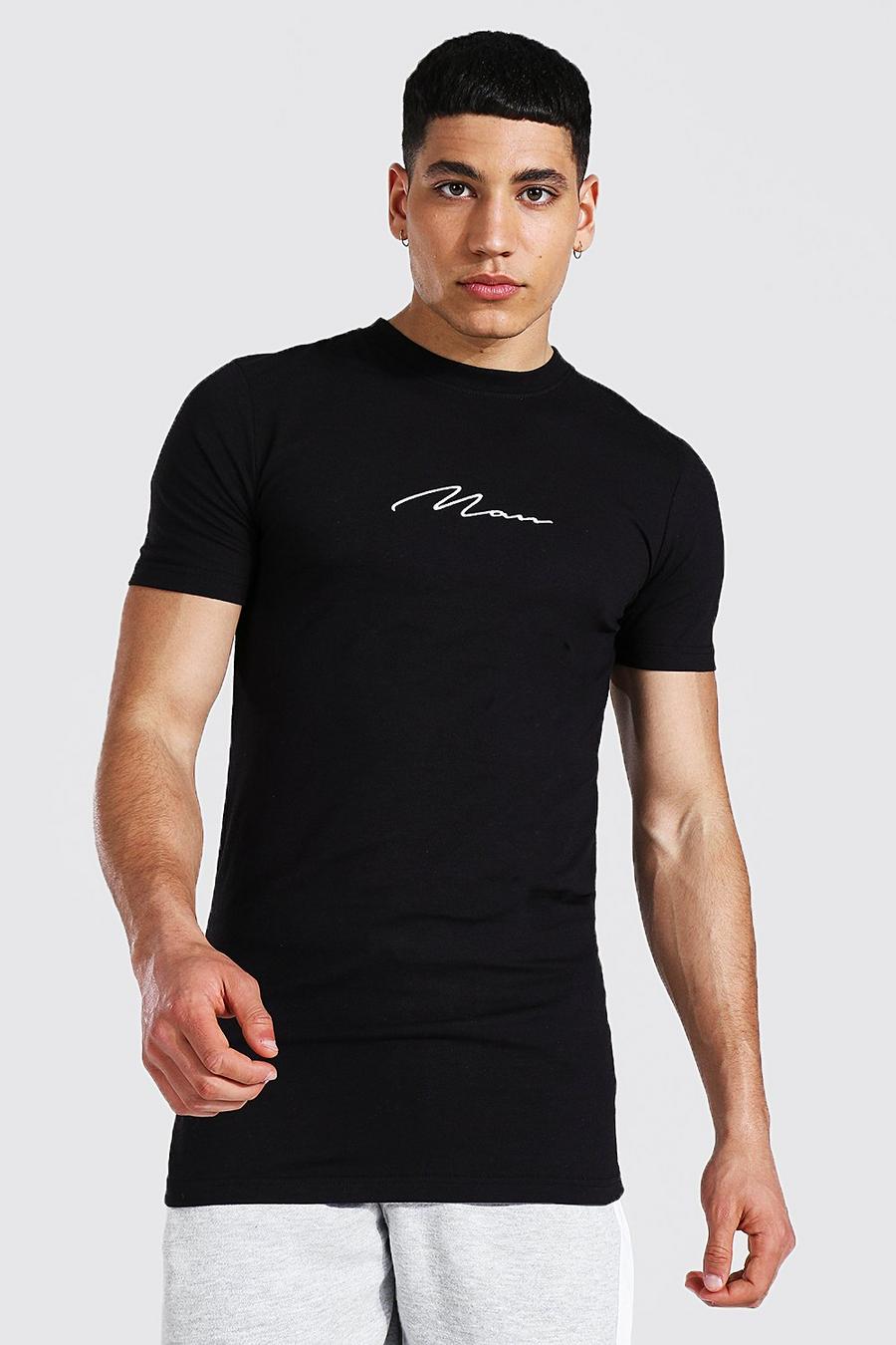 Camiseta marcada y larga de la firma MAN, Negro image number 1