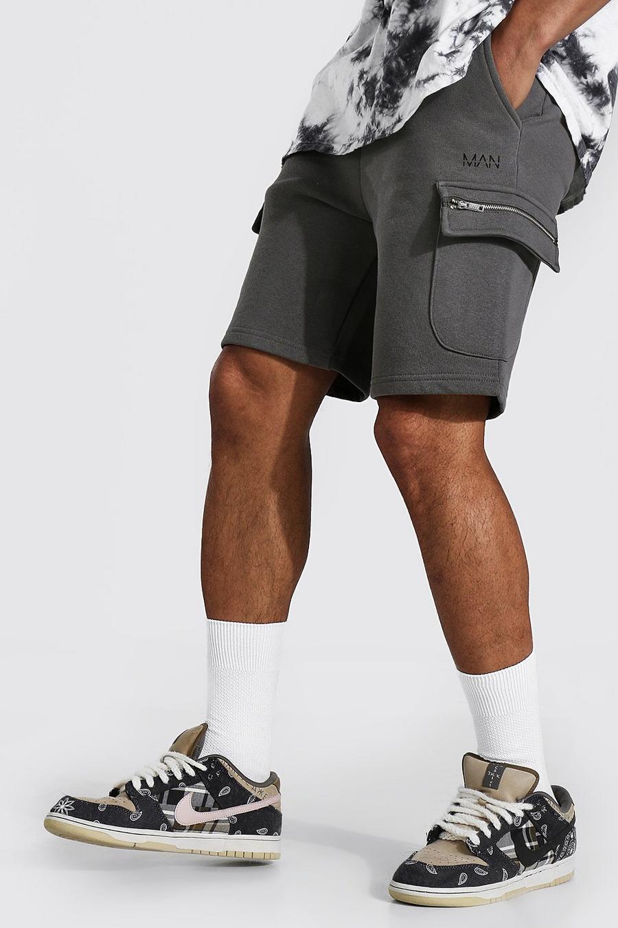 Khaki MAN Shorts med cargofickor och dragkedjor image number 1