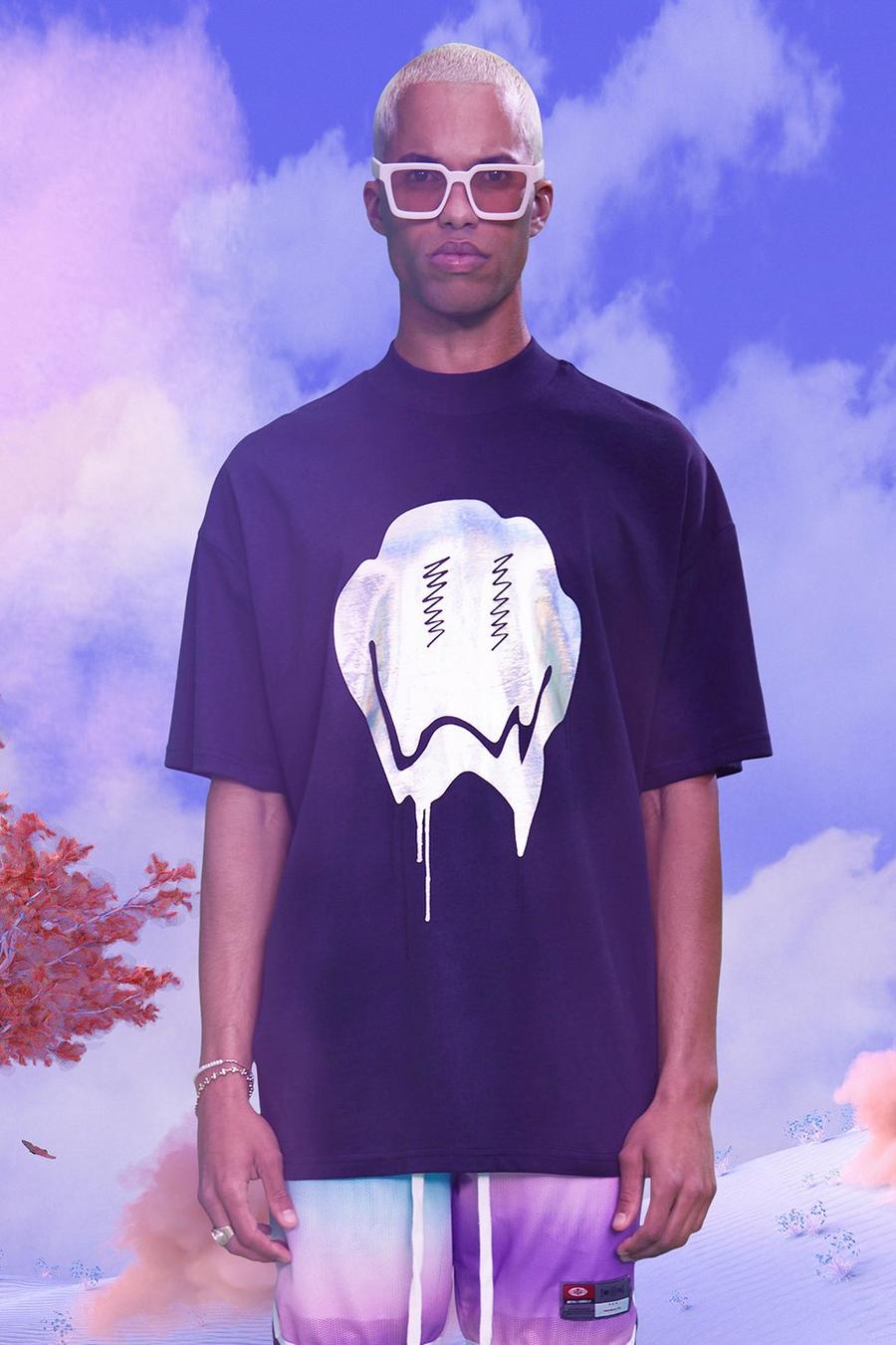 Camiseta oversize iridiscente con cara goteando, Black image number 1
