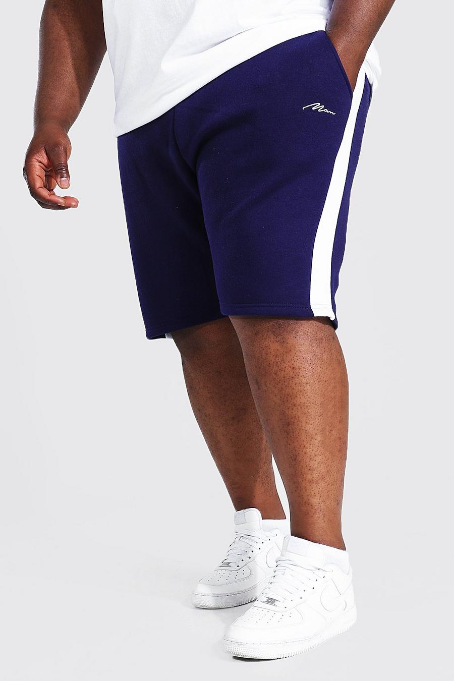 Pantalones cortos de punto con panel lateral de la firma MAN Plus, Azul marino image number 1