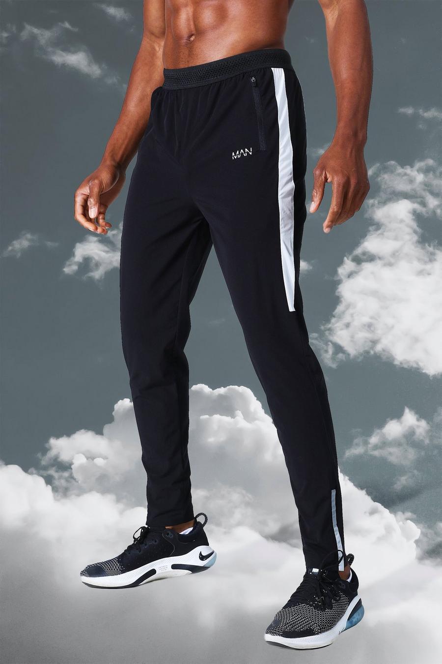 שחור negro מכנסי ריצה ספורטיביים קלילים עם כיתוב MAN ופס בצד