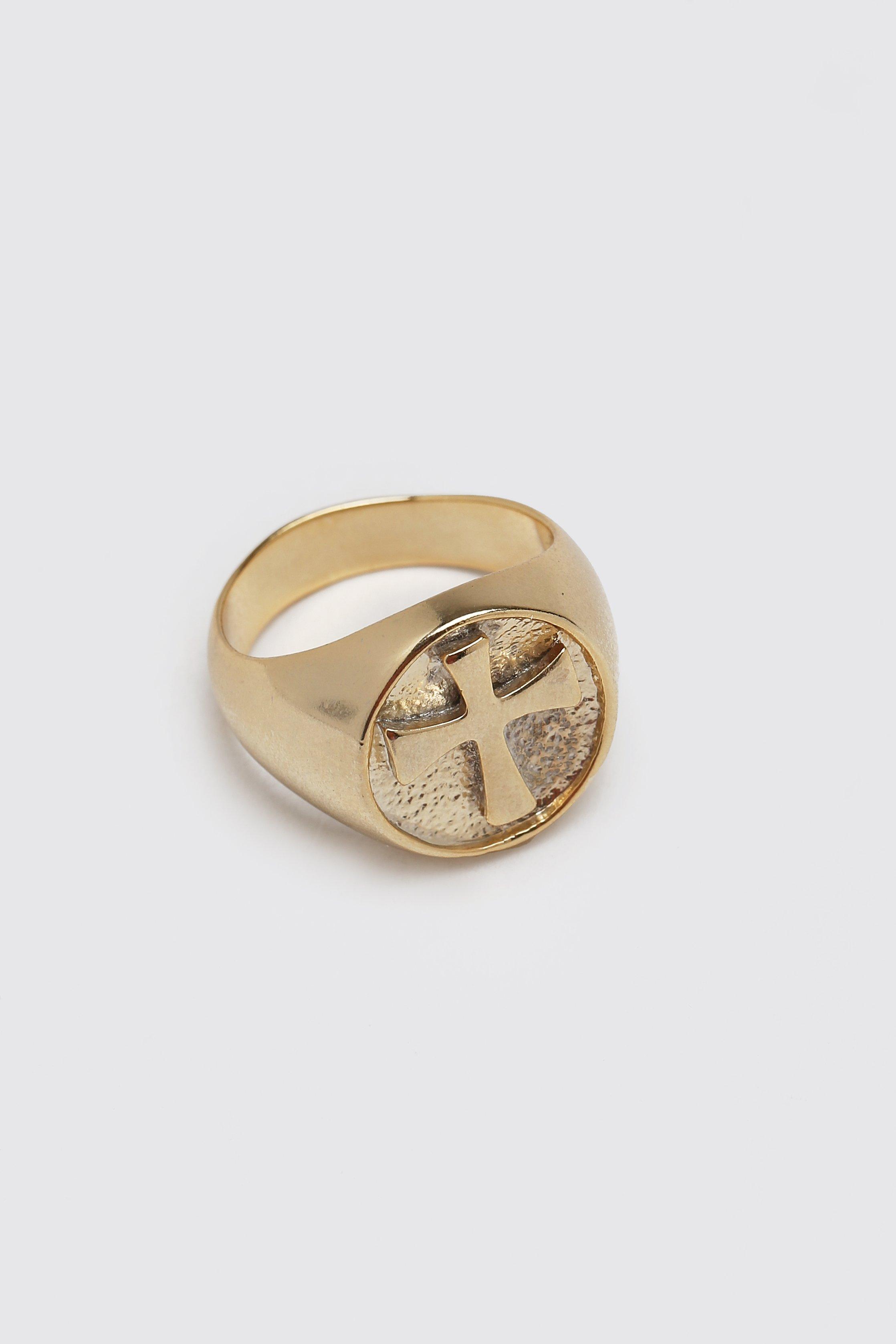 BoohooMAN Cross Emblem Signet Ring in Gold Mens Rings BoohooMAN Rings for Men Metallic 