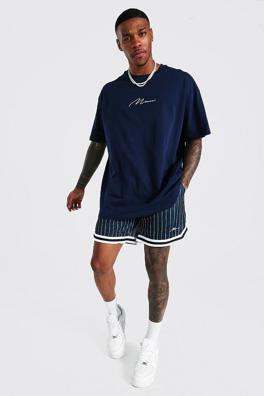 Oversize Man T-Shirt und Nadelstreifen Shorts aus Mesh, Navy image number 1