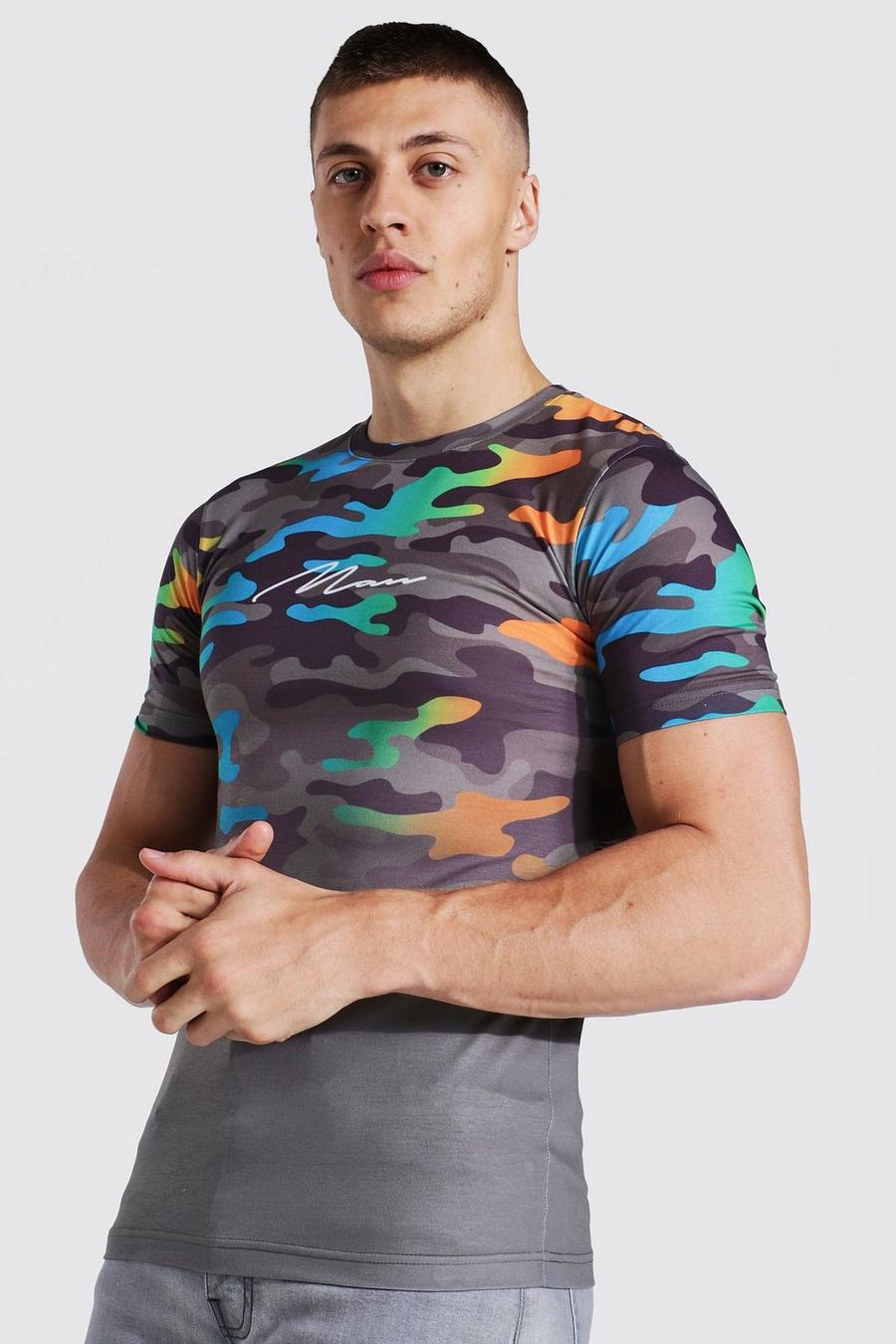 Khaki Man Signature Camo Ombre Muscle Fit T-Shirt image number 1
